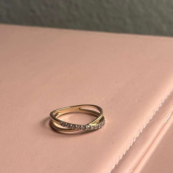 STUNNING GOLD & DIAMOND SIZE 6 RING. PROMISE RING - Picture 2 of 4